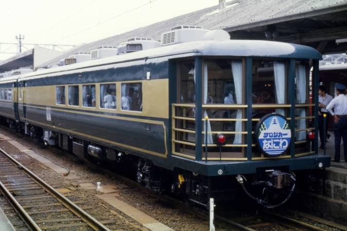 80年代当時物　御座敷客車完成記念 プレート 昭和56年7月 天王寺鉄道管理局 80年代当時物 御座敷客車完成記念 プレート 昭和56年7月 天王寺